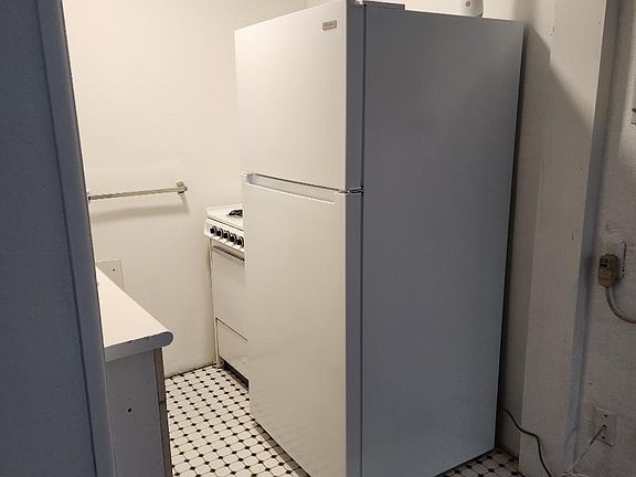 4th image of 1050 1/2 19th Ave N #1