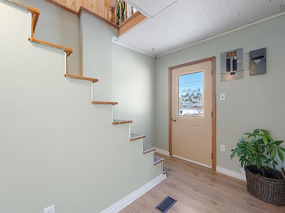 5th image of 90 Oak Park Rd