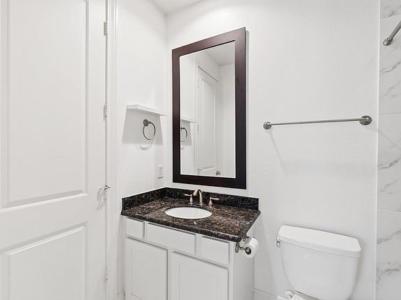 4th image of 2326 Hutchins St