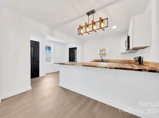 61 5th St SE, Hickory, NC 28602