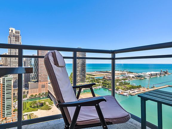 5th image of 450 E Waterside Dr #3301