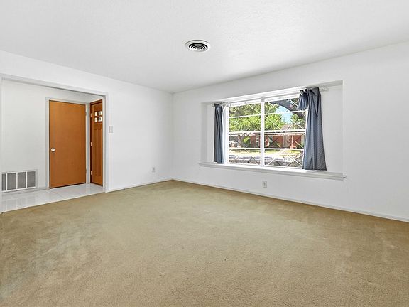 3rd image of 753 Burkshire Dr