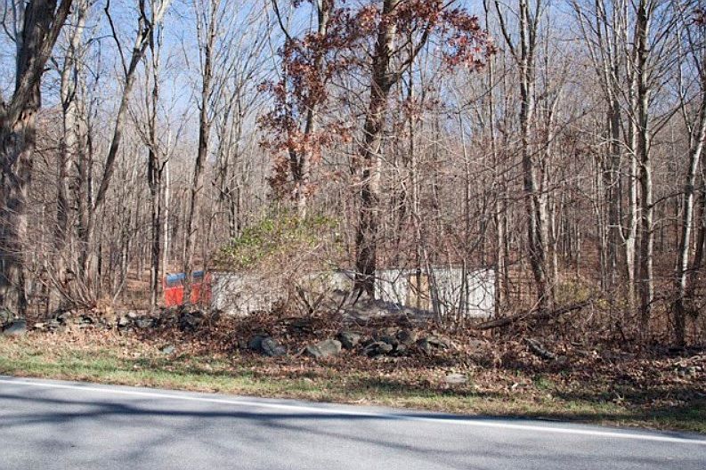 1st image of 570 N Quaker Ln
