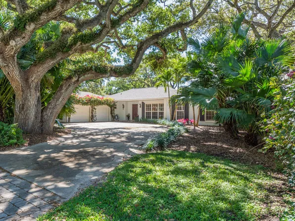 910 Seagrape Ln, Vero Beach, FL 32963