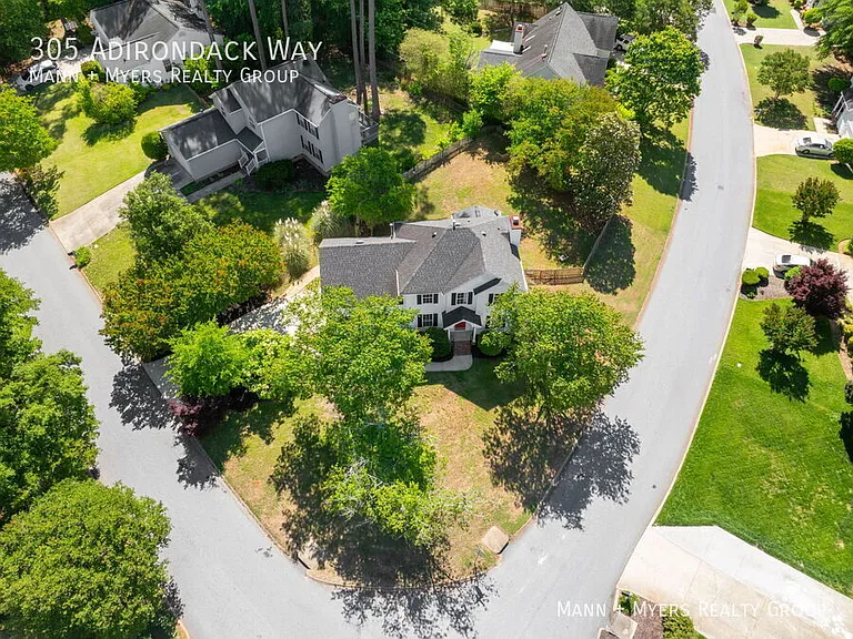 305 Adirondack Way — Photo 43
