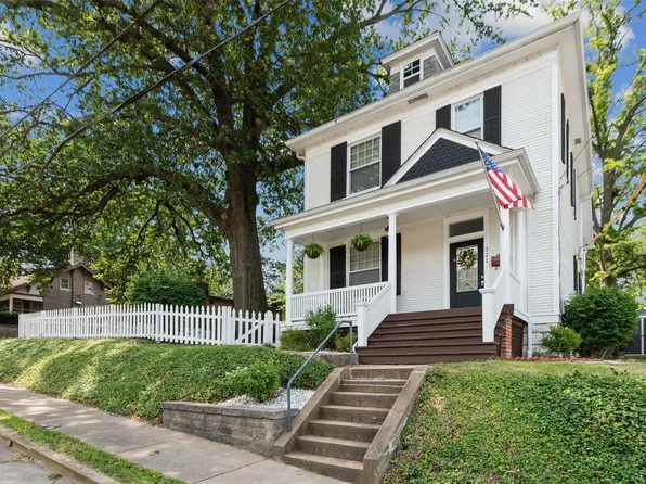 321 Monroe St, Saint Charles, MO 63301