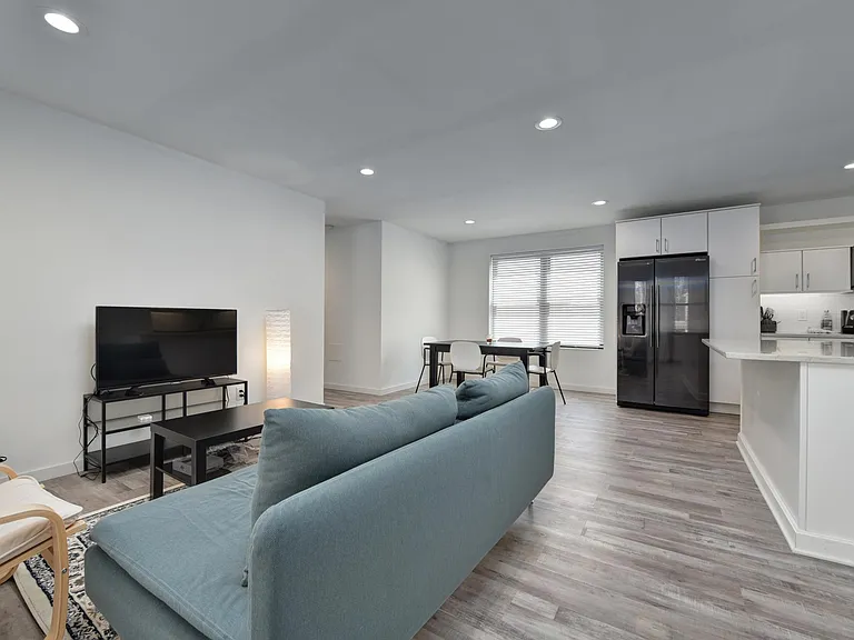 2206 W 6th St #2 — Photo 13