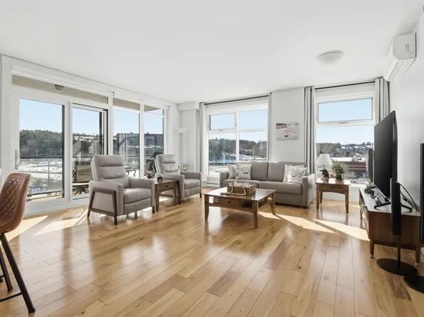 220 Waterfront Dr #305, Halifax, NS B4A 0H3