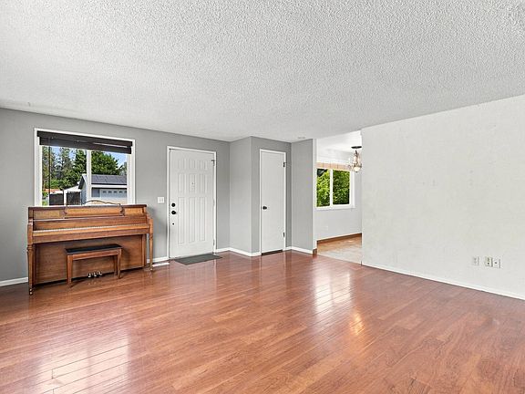 5th image of 12522 E 27th Ave