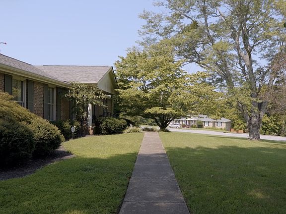 3rd image of 580 Stratford Way