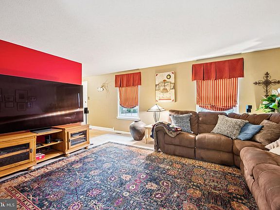 3rd image of 13 Lady Diana Cir