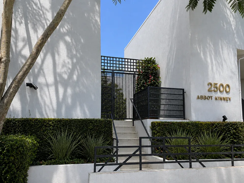 2500 Abbot Kinney Blvd
