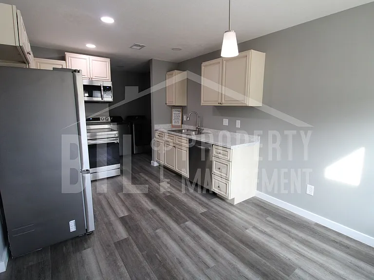 300 Valley Stream Cir — Photo 6