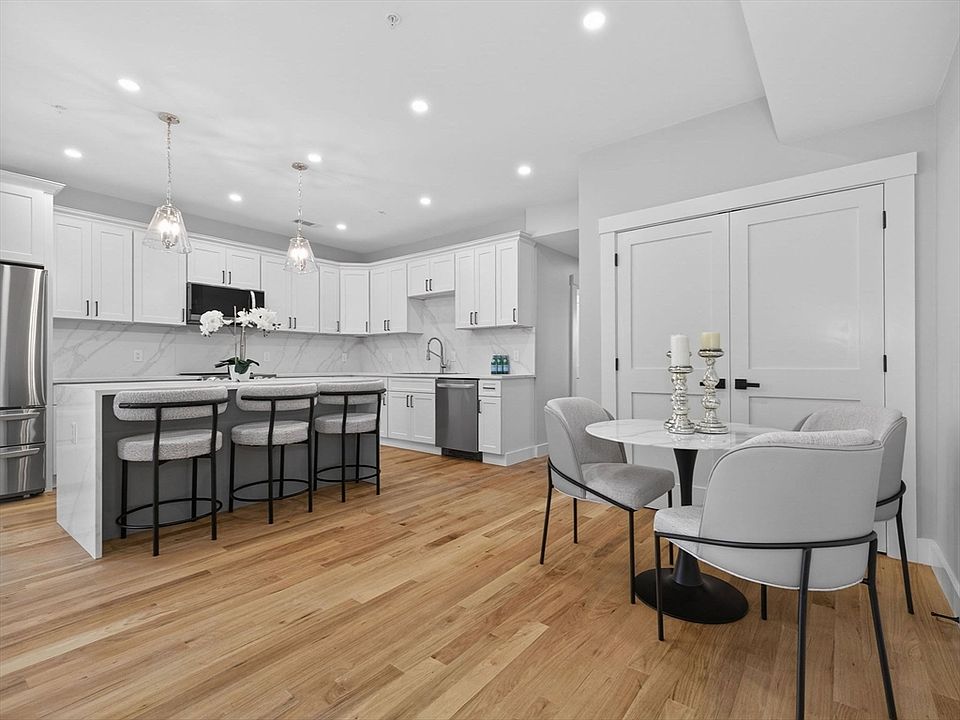 1st image of 60 Stanley St #203