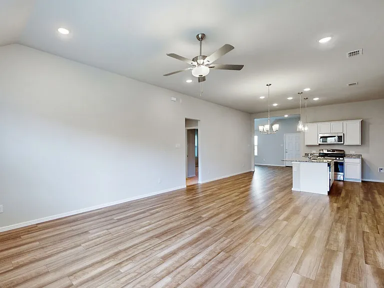 1817 Grassland Dr — Photo 9