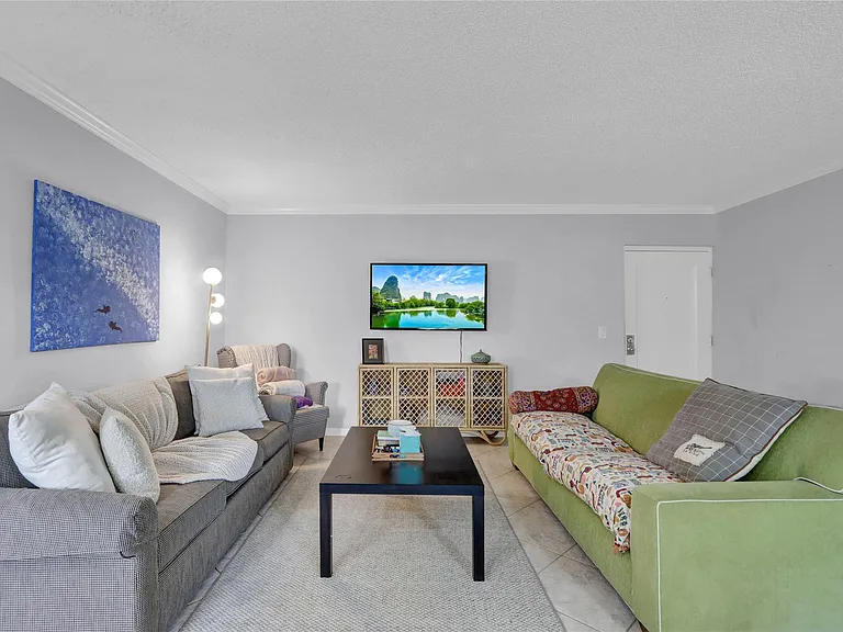 665 Enfield St #B20 — Photo 6