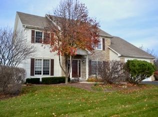 903 Hartfield Dr, North Aurora, IL 60542