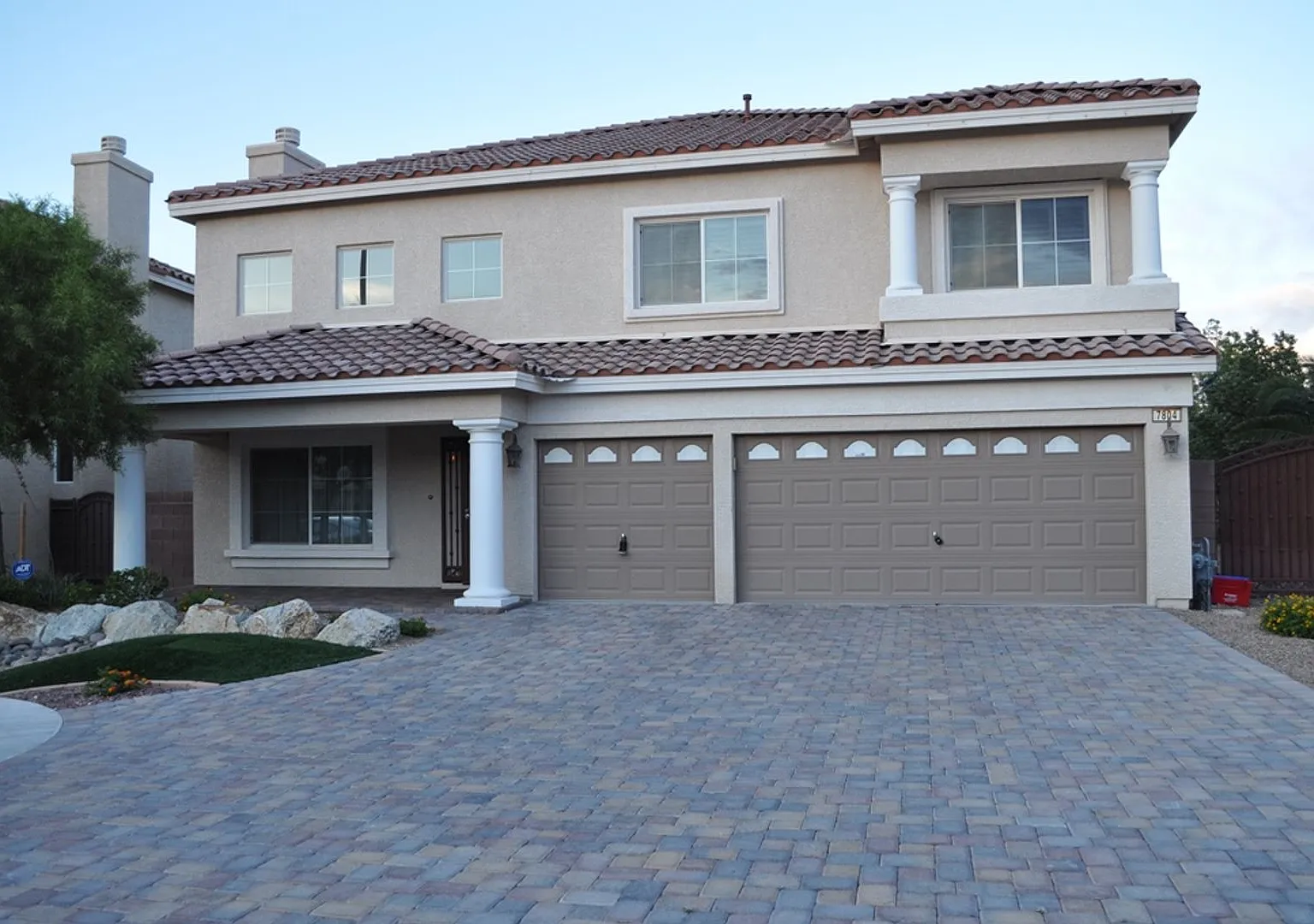 Amazing 2 Story Home in a Cul De Sac. — Photo 1