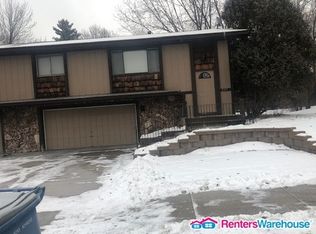 2173 Silver Lake Rd NW, New Brighton, MN 55112