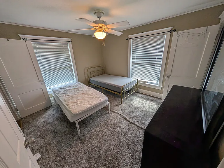 929 Riley St — Photo 29