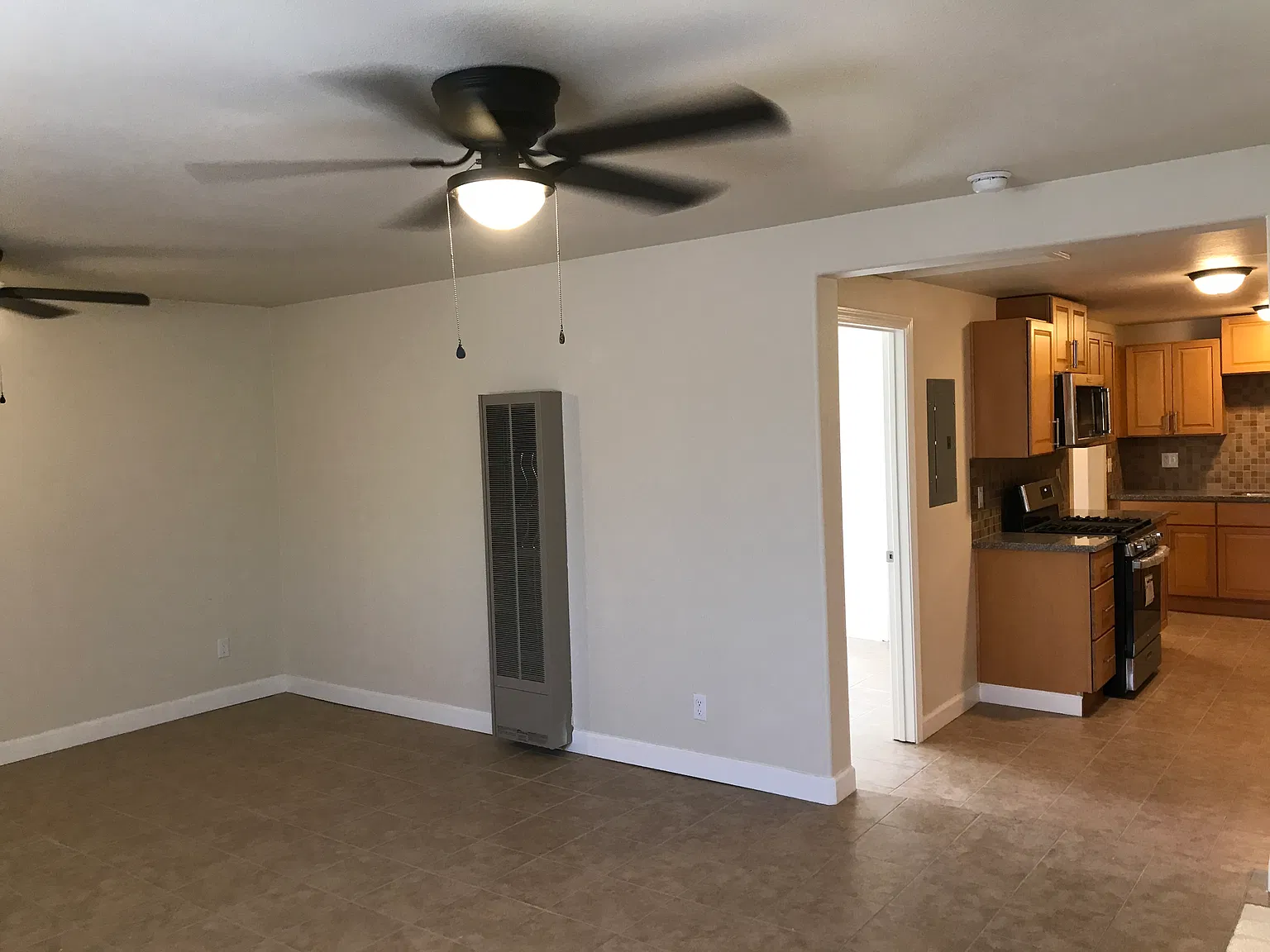 2 bed, 850 sqft, $2,500 — Photo 3