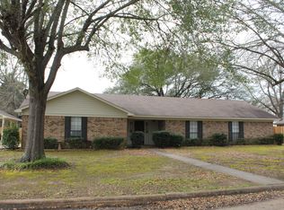 1 Debbie Cir, Texarkana, AR 71854