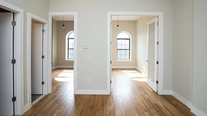 Rented by Nooklyn NYC LLC | media 102