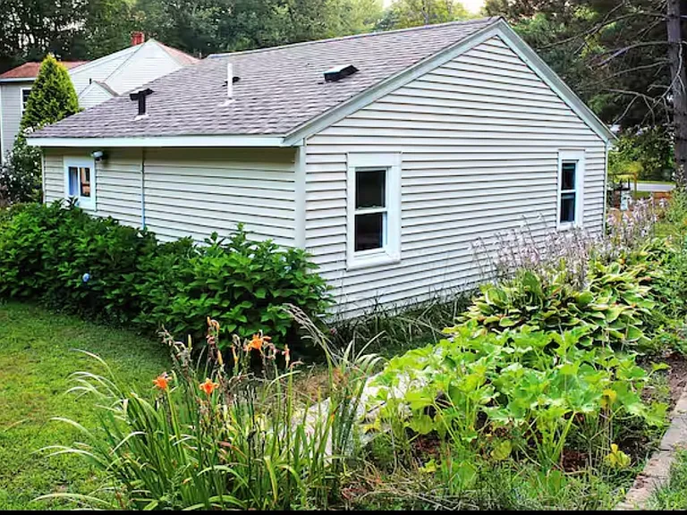 136 Hosmer St #B — Photo 8