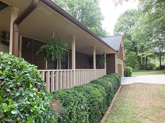 3rd image of 3095 Malvern Dr