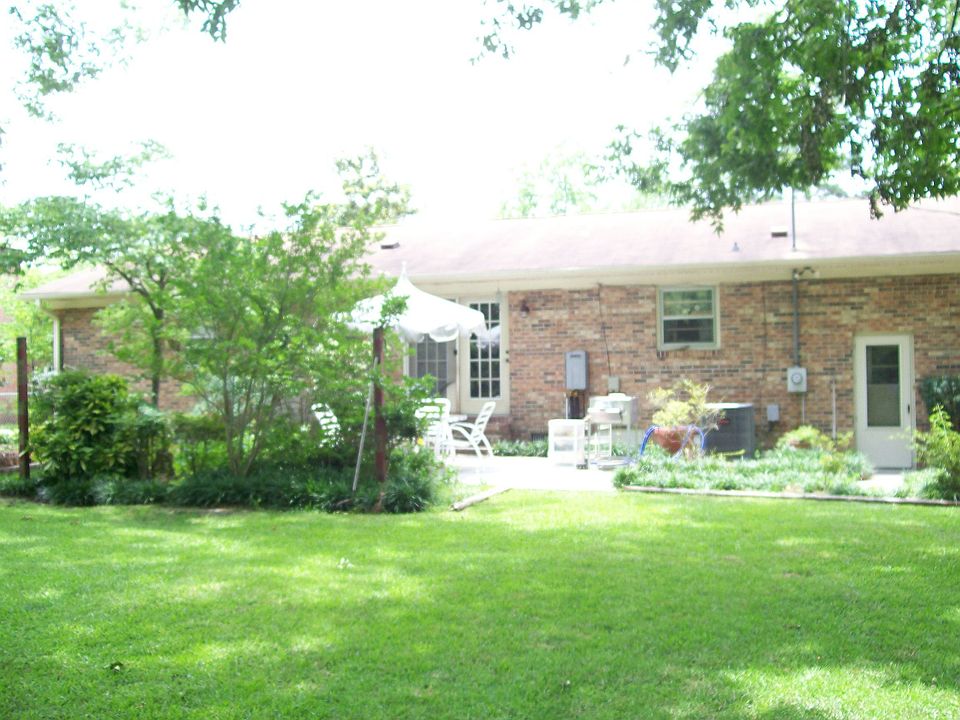 2nd image of 121 Paradise Cir