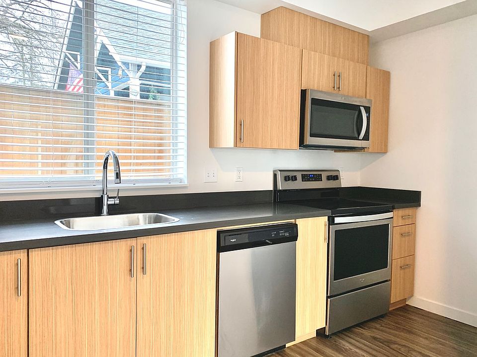 1st image of 9525 N Lombard St APT 1