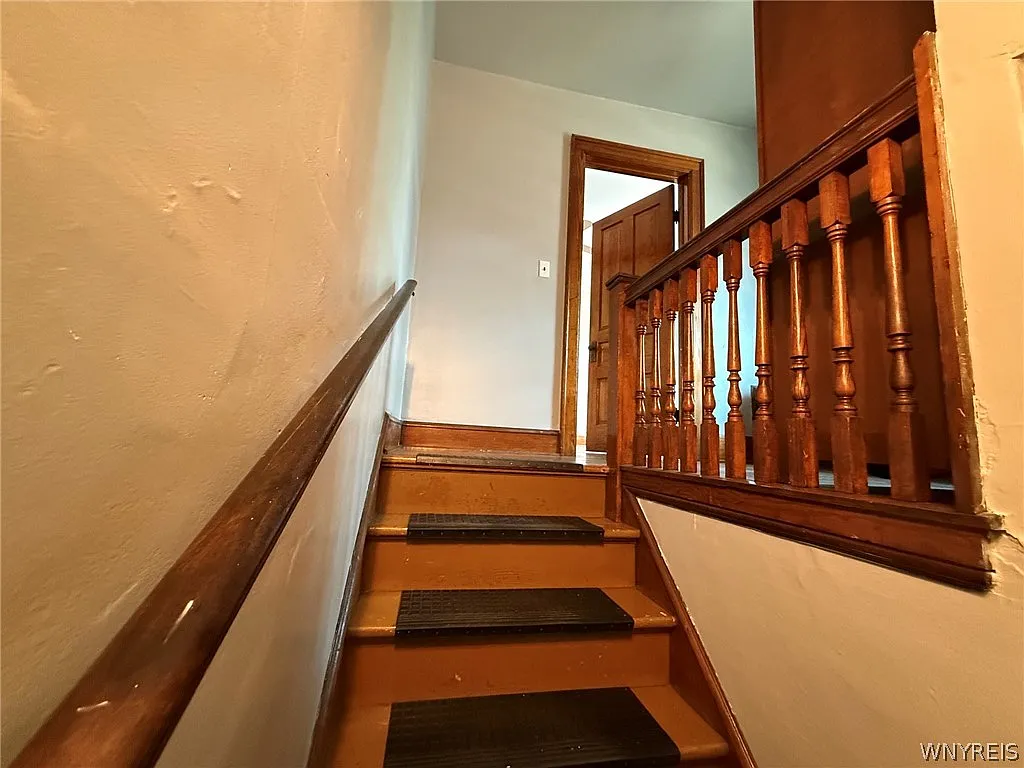 3 bed, 1.0 bath, 1294 sqft, $1,500 — Photo 4