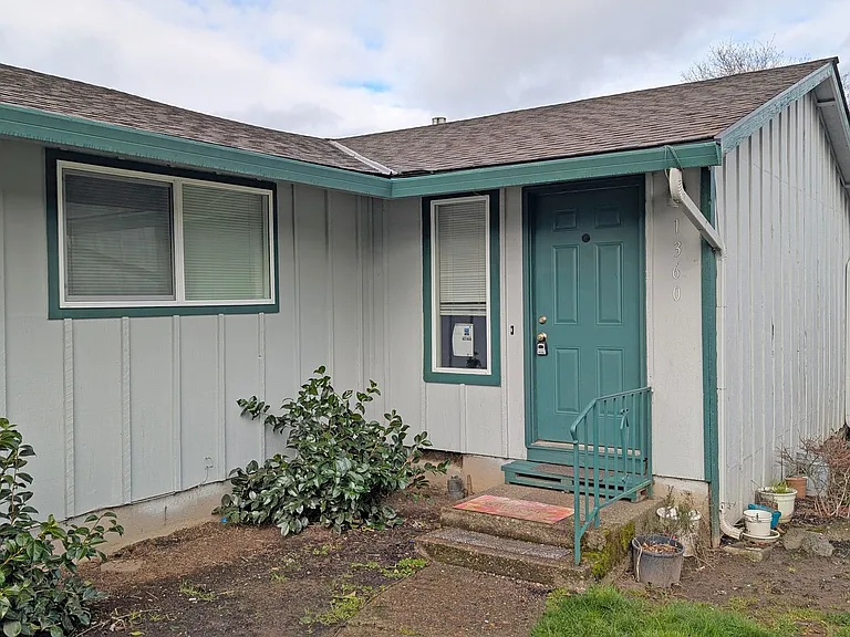 1360 S Ivy St — Photo 1
