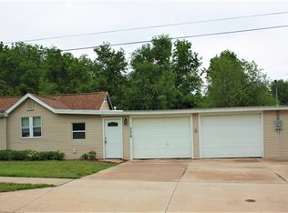 716 19th Ave N, Clinton, IA 52732