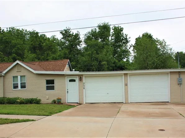 716 19th Ave N, Clinton, IA 52732