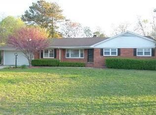 104 Fairlane Rd, Greenville, NC 27834