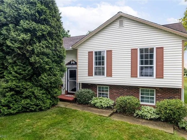 667 Hidden Valley Dr, Wadsworth, OH 44281