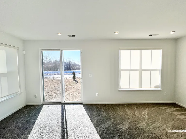 310 Andrew Ct — Photo 4