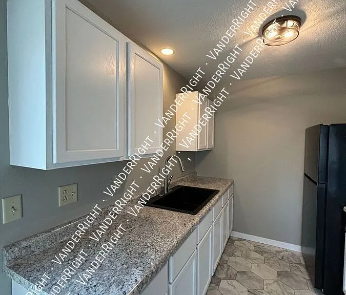 215 N Lincoln St #7 — Photo 1