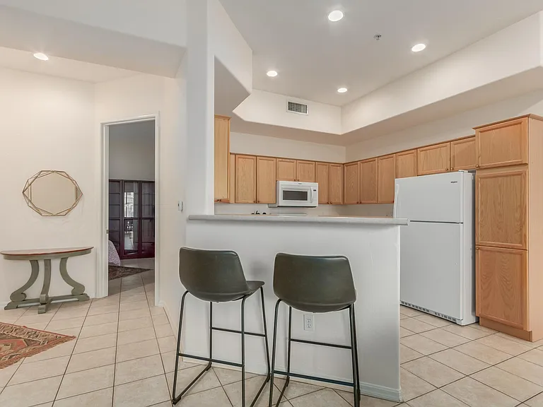 3800 S Cantabria Cir — Photo 9