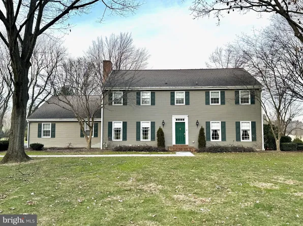353 W Penn Ave, Robesonia, PA 19551