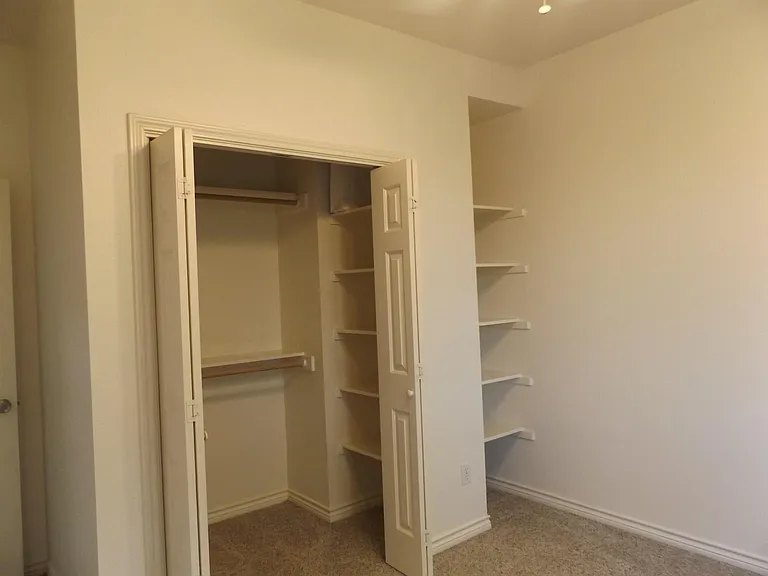 2911 Whisper Oaks Ln #B — Photo 11