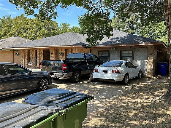 3rd image of 4817 Honeysuckle Dr