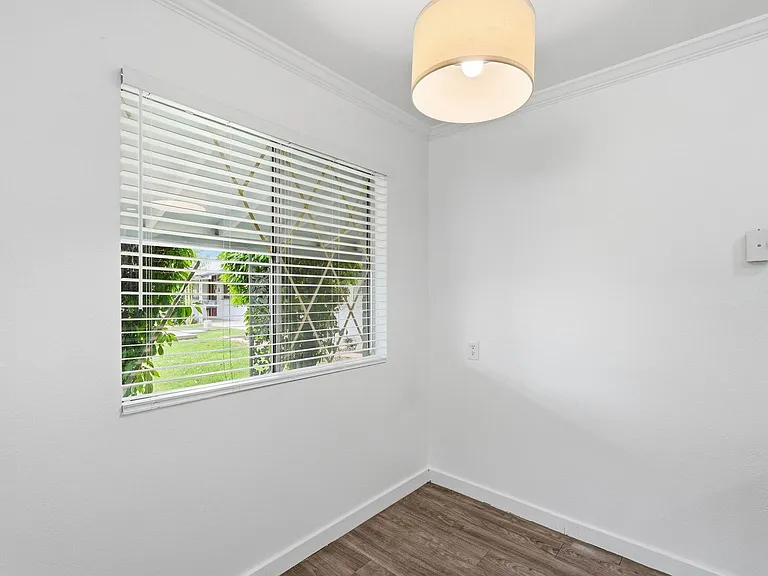 1 bed 1 bath with storage unit — Photo 9
