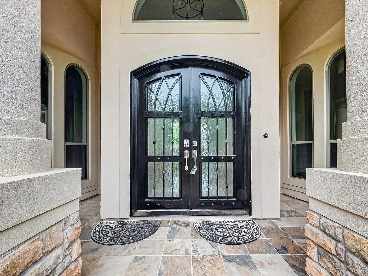4 bed, 4.5 bath, 4840 sqft, $5,000 — Photo 4