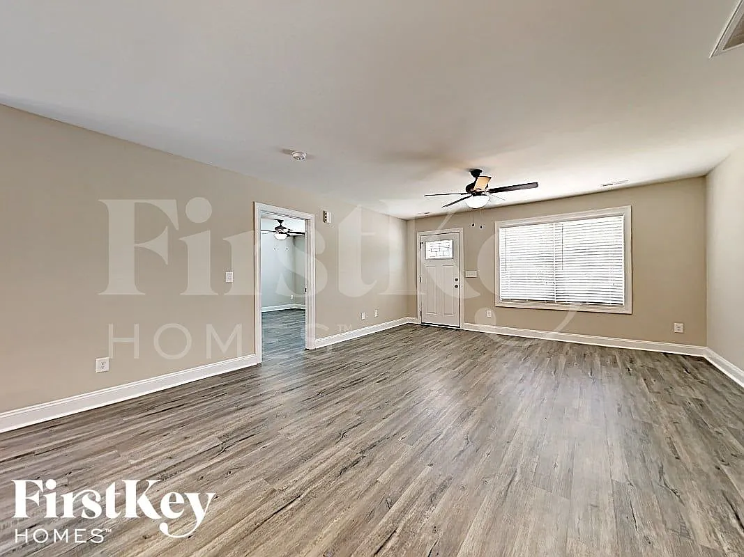3 bed, 2.0 bath, 1330 sqft, $1,805 — Photo 4