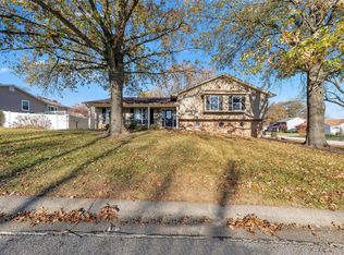 3800 Silver Ridge Dr, Saint Peters, MO 63376