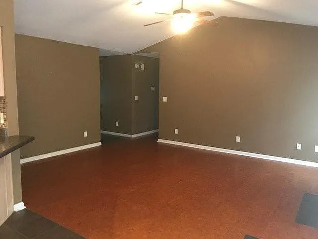 2512 Whitecliff Ln — Photo 9