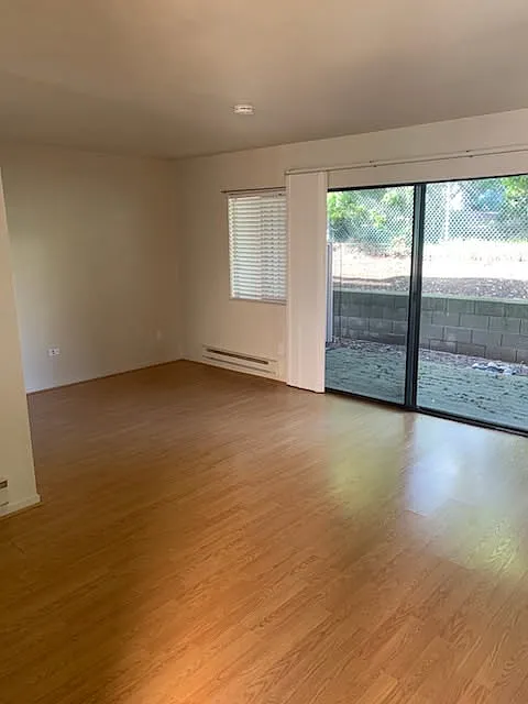 Building Photo - 300 Glenwood Cir #190