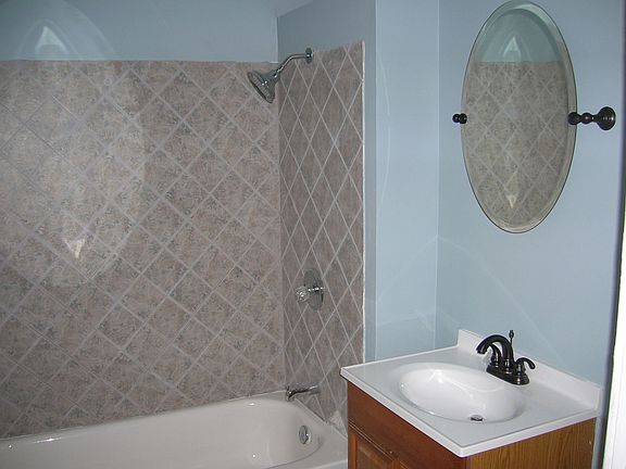 Beautifully tiled bath